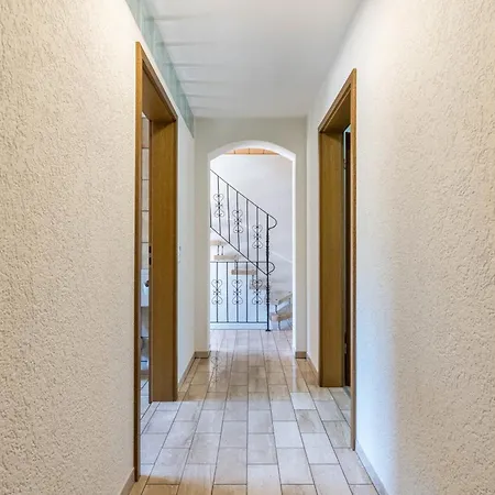 B463 Penthouse Apartman Albstadt